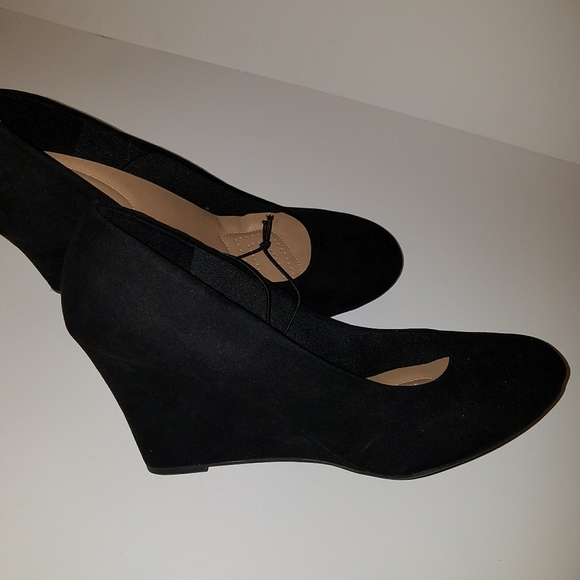 Rialto blk suede like wedge, round toe, NWT - Picture 2 of 4